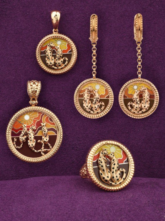 Кольцо из золота c эмаль