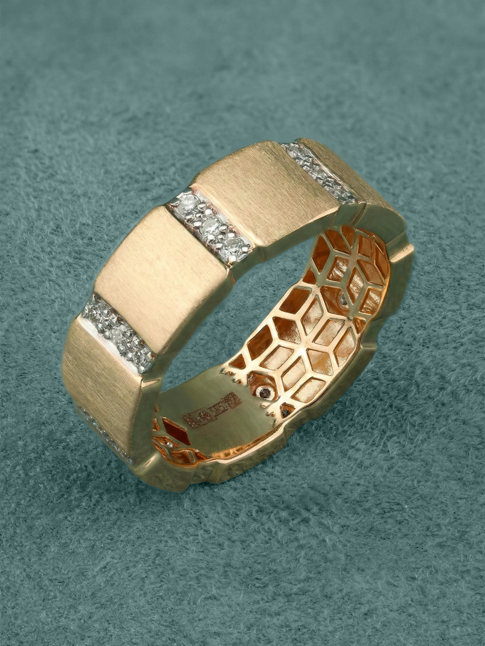 Кольцо из золота c бриллиантами