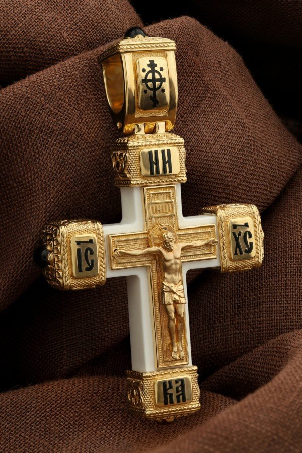 Крест из лимонного золота c эмаль , ониксом и бивнем мамонта