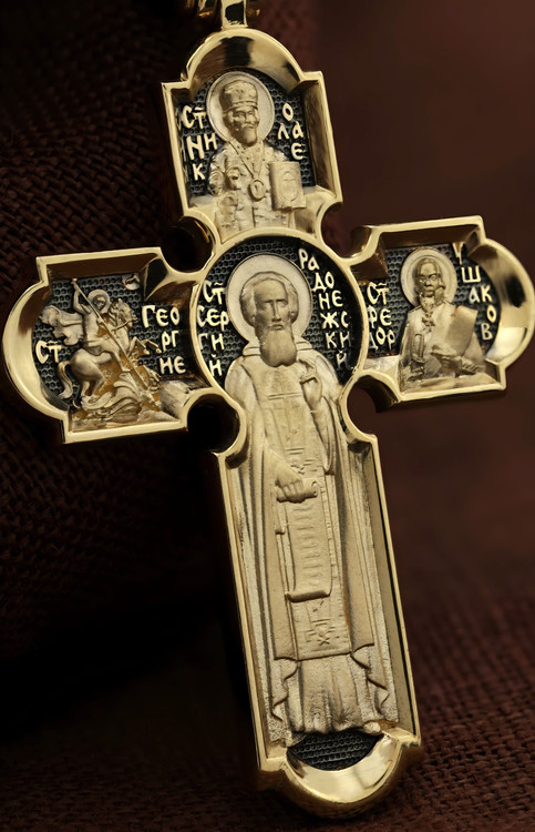 Крест из лимонного золота