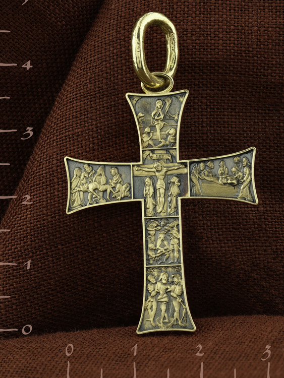 Крест из зелёного золота
