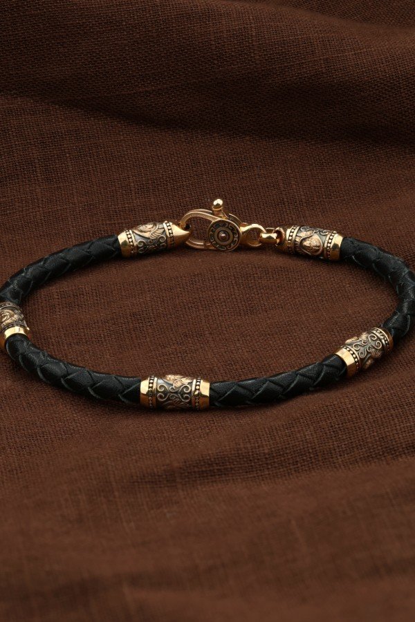 Браслет из золота c кожаным шнурком