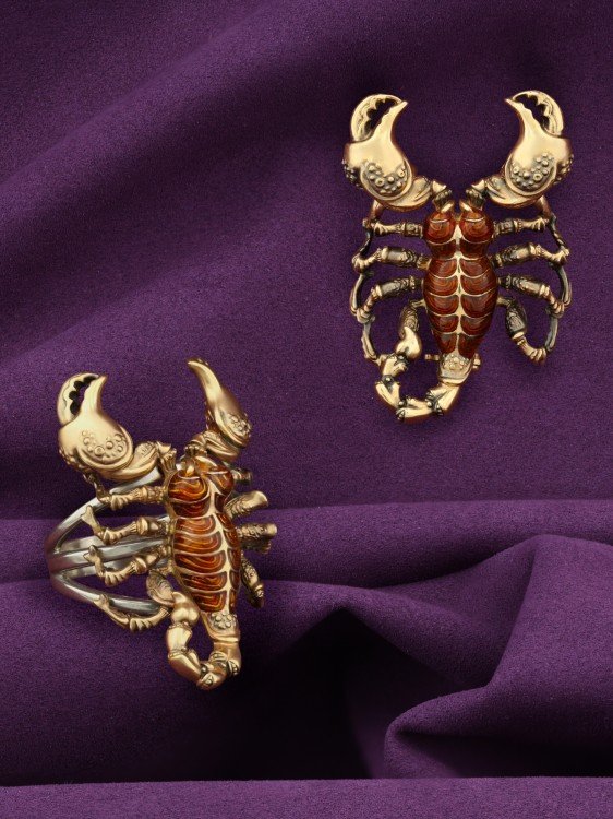 Брошь из лимонного золота c эмаль