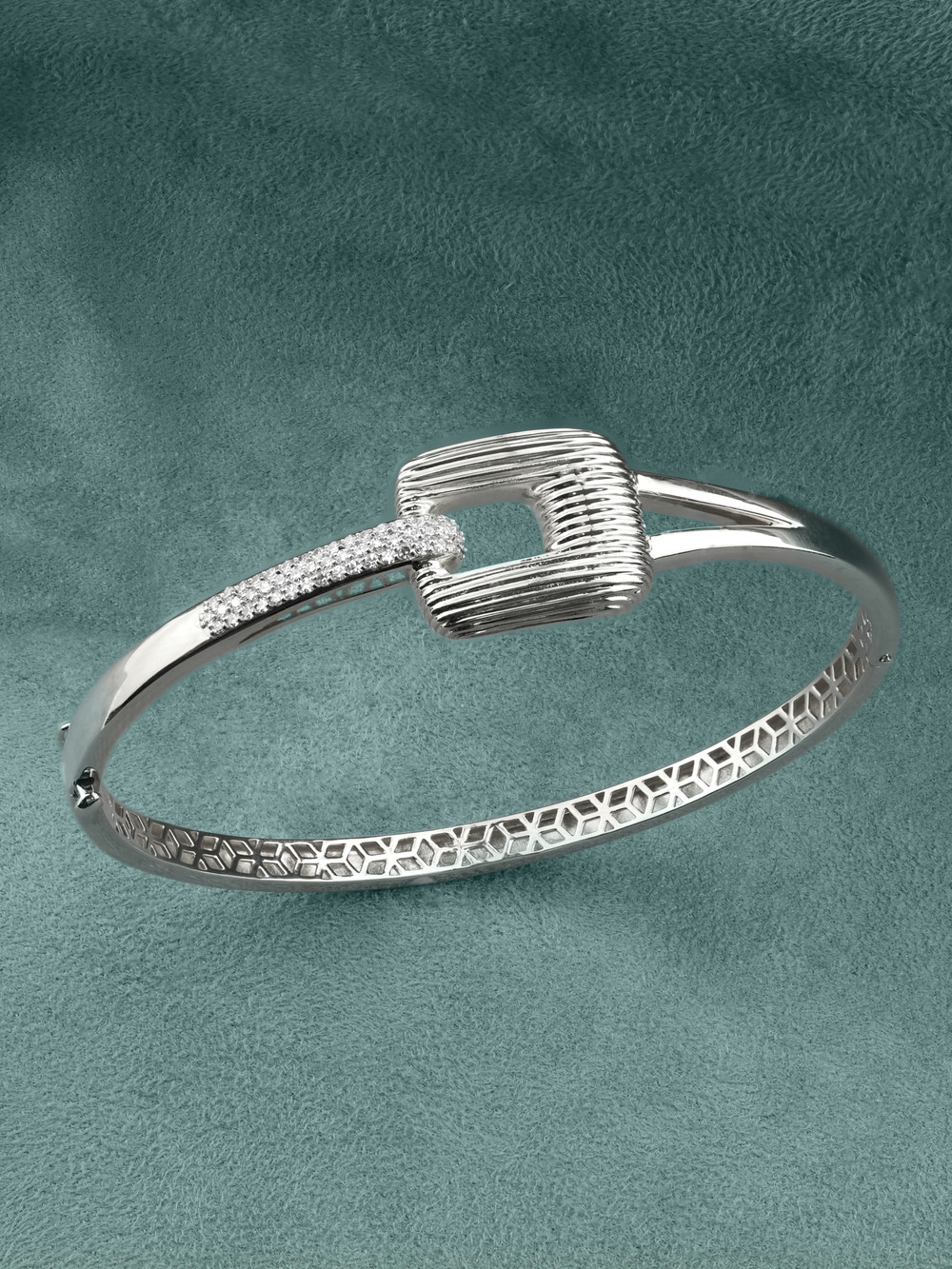 Браслет из белого золота c бриллиантами