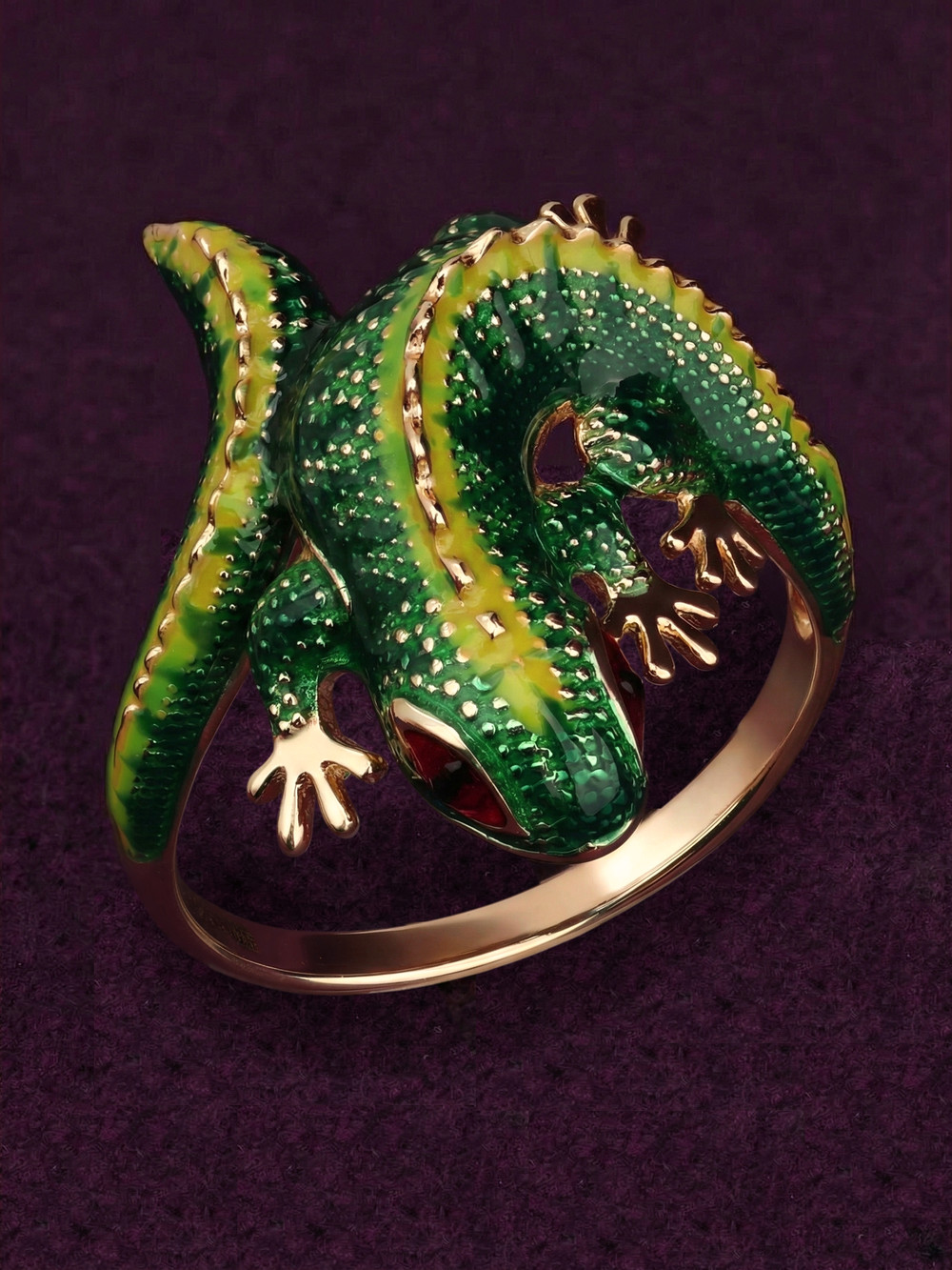 Кольцо из золота c эмалью