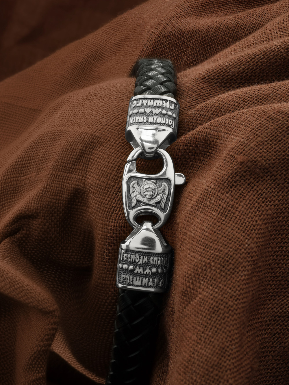 Браслет из белого золота c шнурком