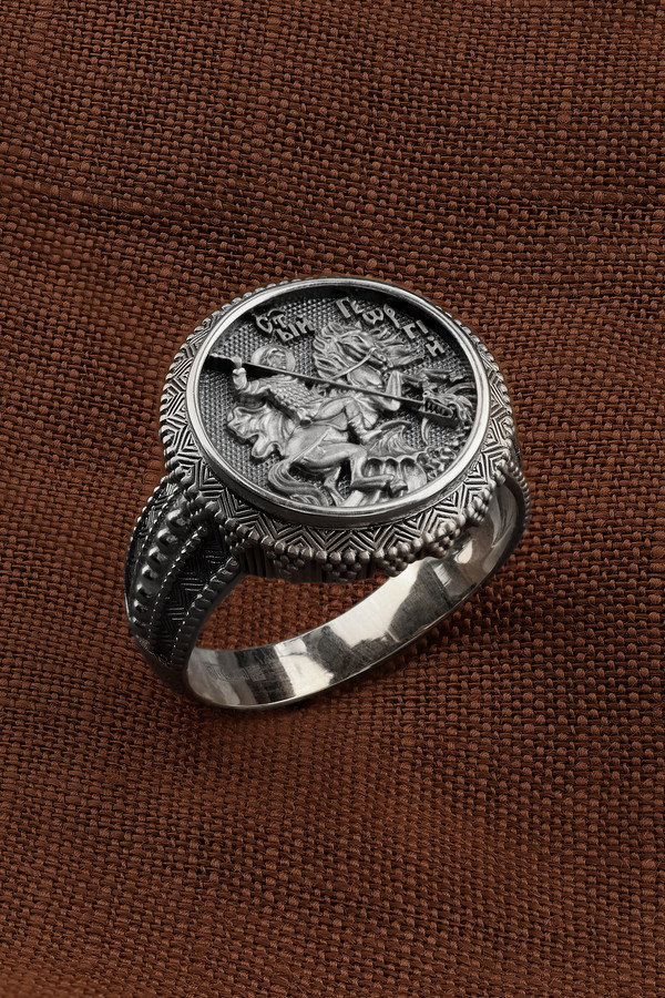 Кольцо из белого золота