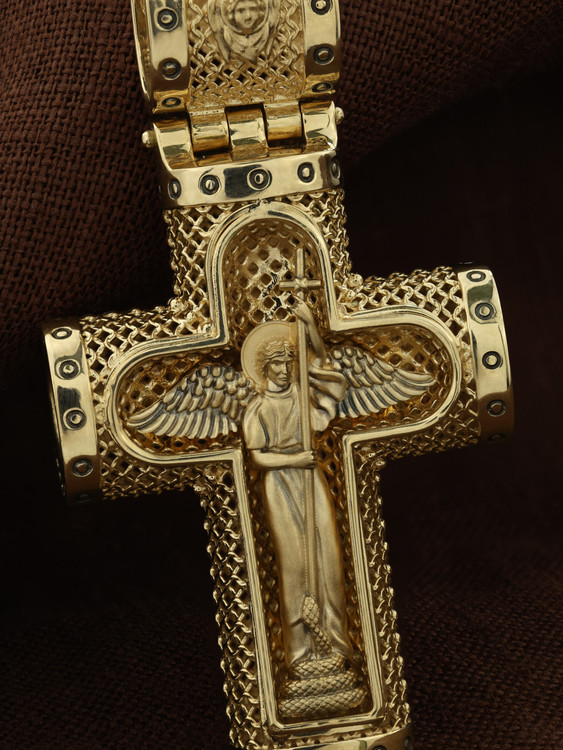 Крест из лимонного золота