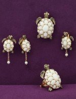 Серьги из лимонного золота 585 пробы c эмалью, жемчугом и бивнем мамонта