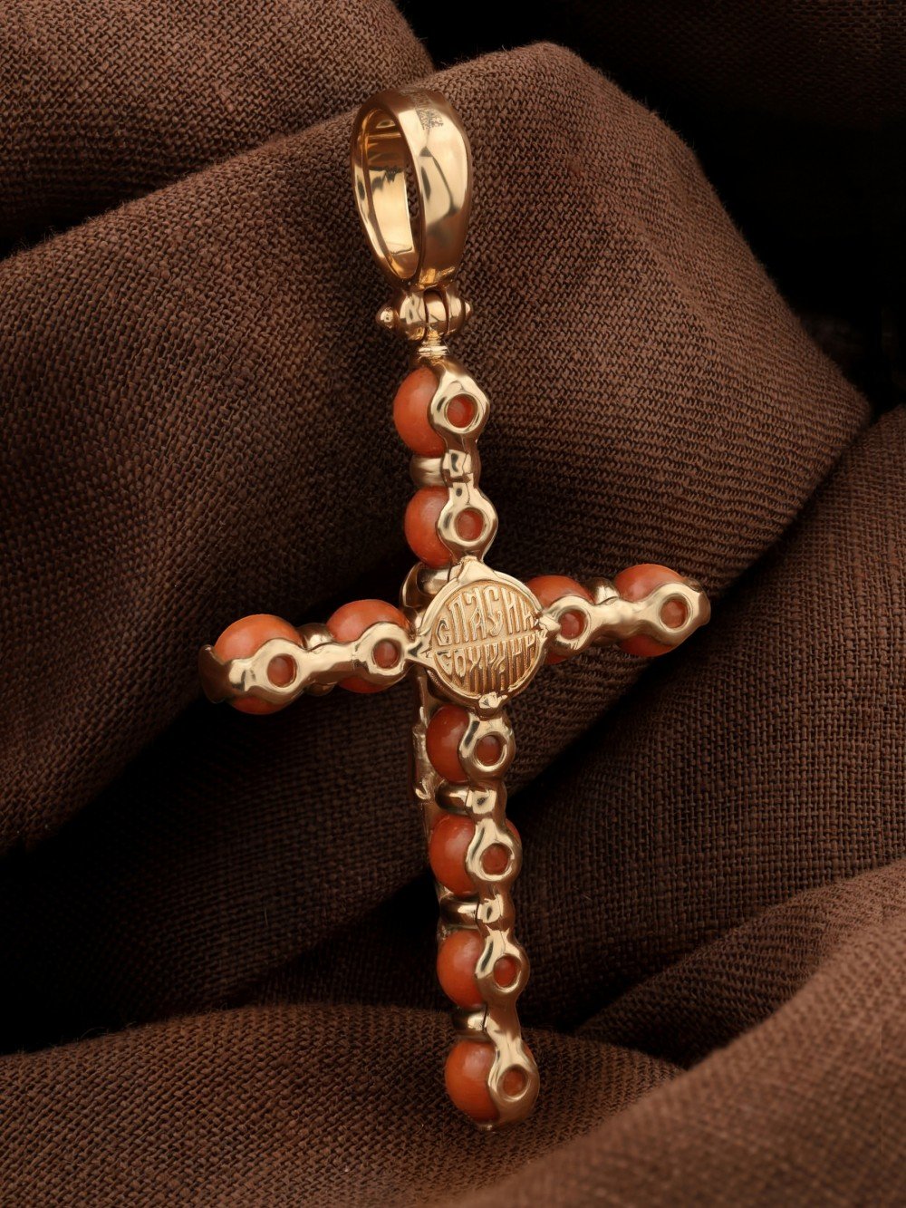 Крест из золота c кораллом