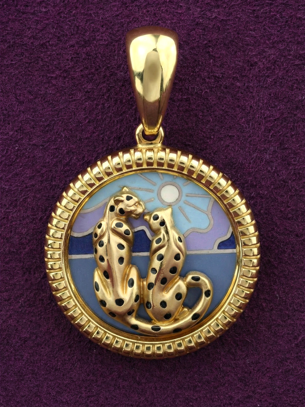 Подвеска из лимонного золота c эмаль