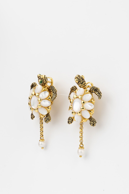 Серьги из лимонного золота c эмалью, жемчугом и перламутром