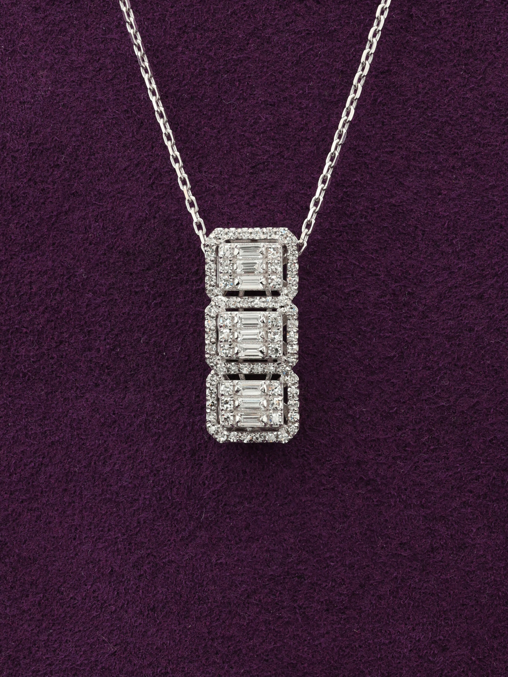 Колье из белого золота c бриллиантами