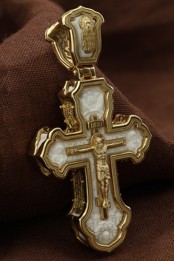 Крест из лимонного золота c бивнем мамонта