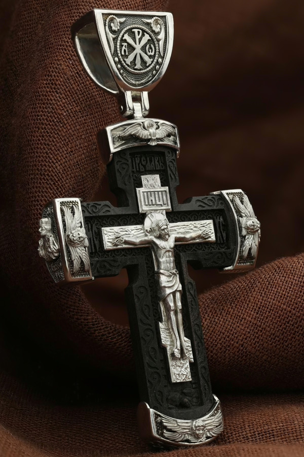 Крест из белого золота c эбеновым деревом