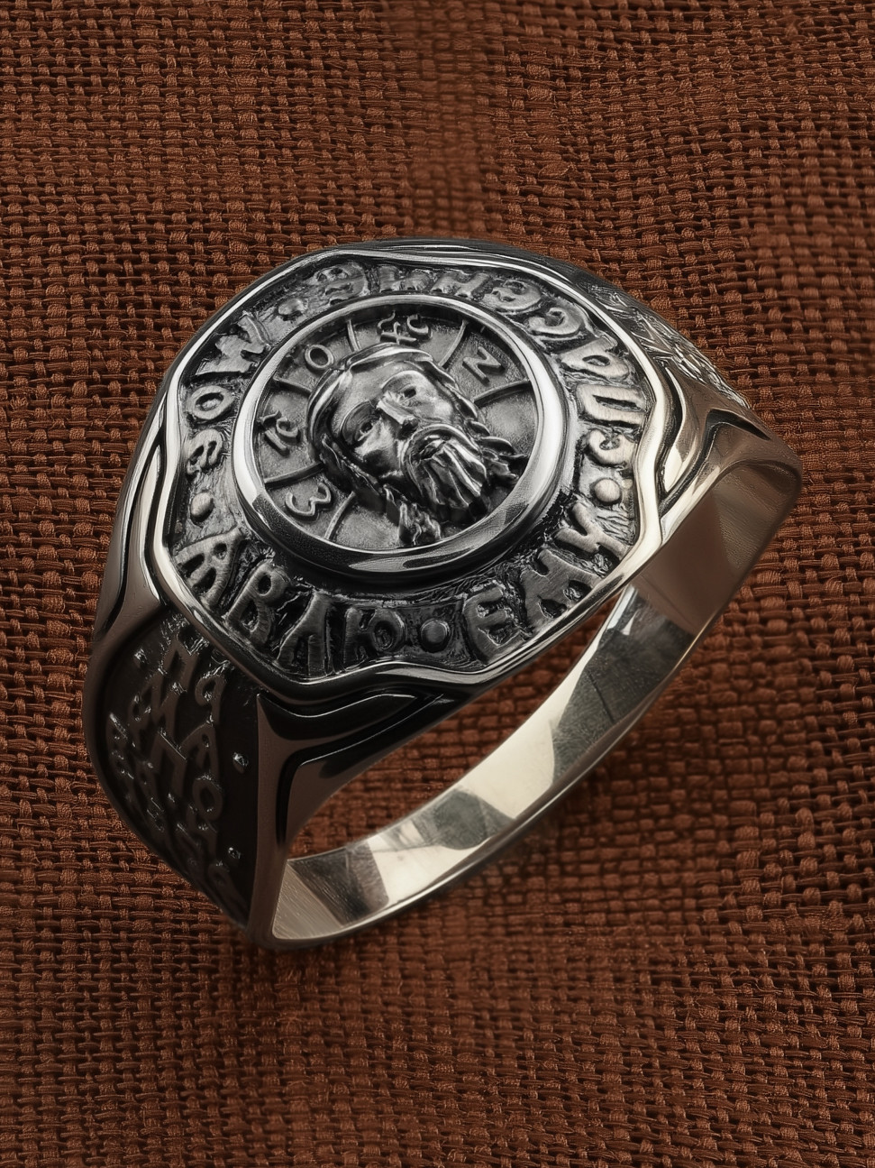 Кольцо из белого золота