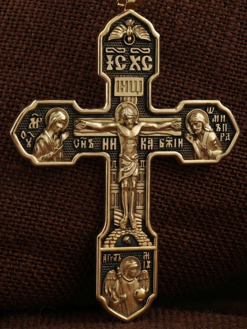 Крест из лимонного золота