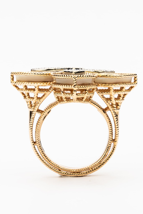 Кольцо из золота c бриллиантами и перламутром