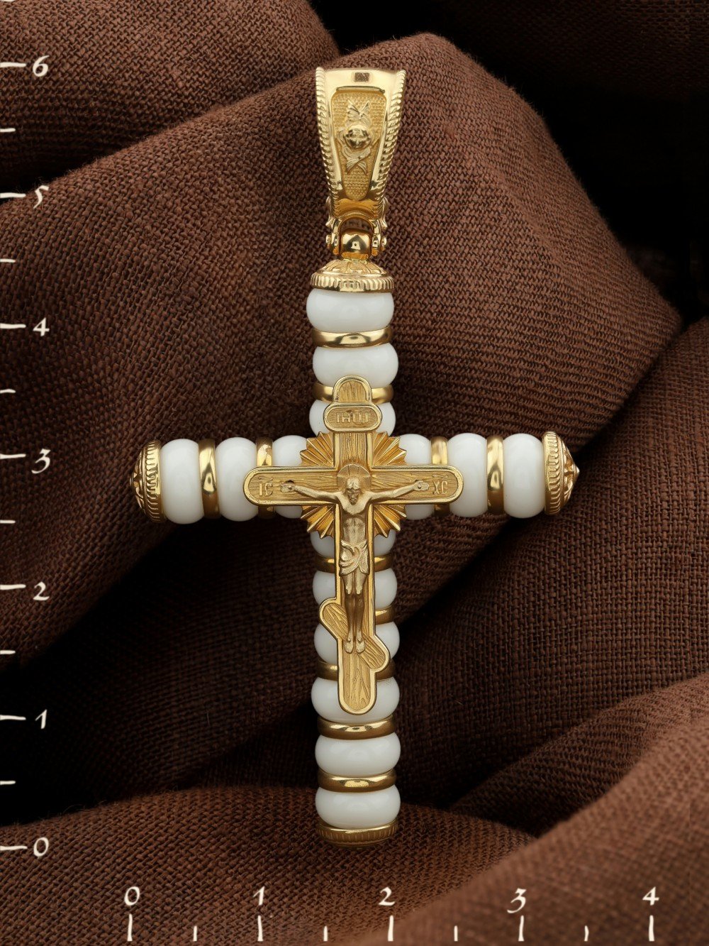 Крест из лимонного золота c агатом