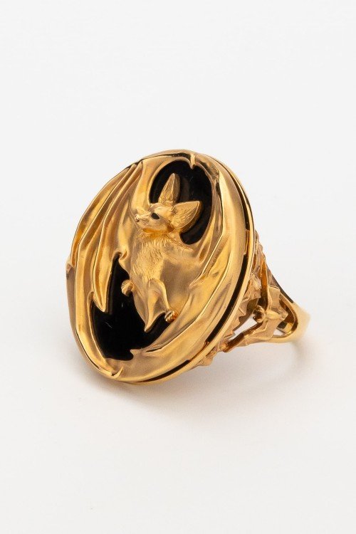 Кольцо из золота c эмаль и ониксом