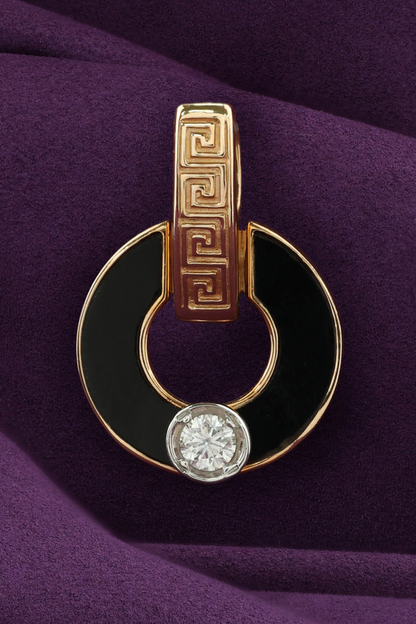 Подвеска из золота c бриллиантами и ониксом