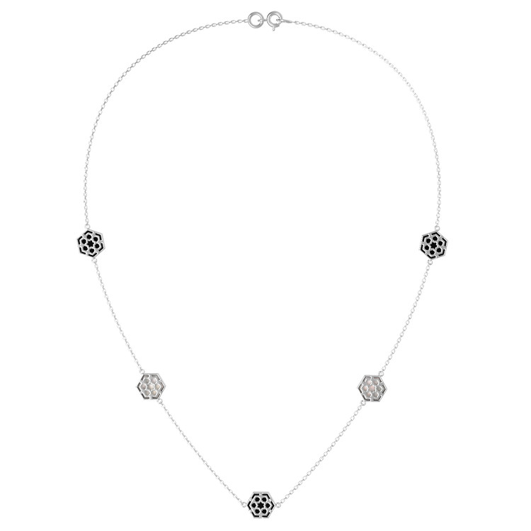 Колье из белого золота c ониксом и перламутром