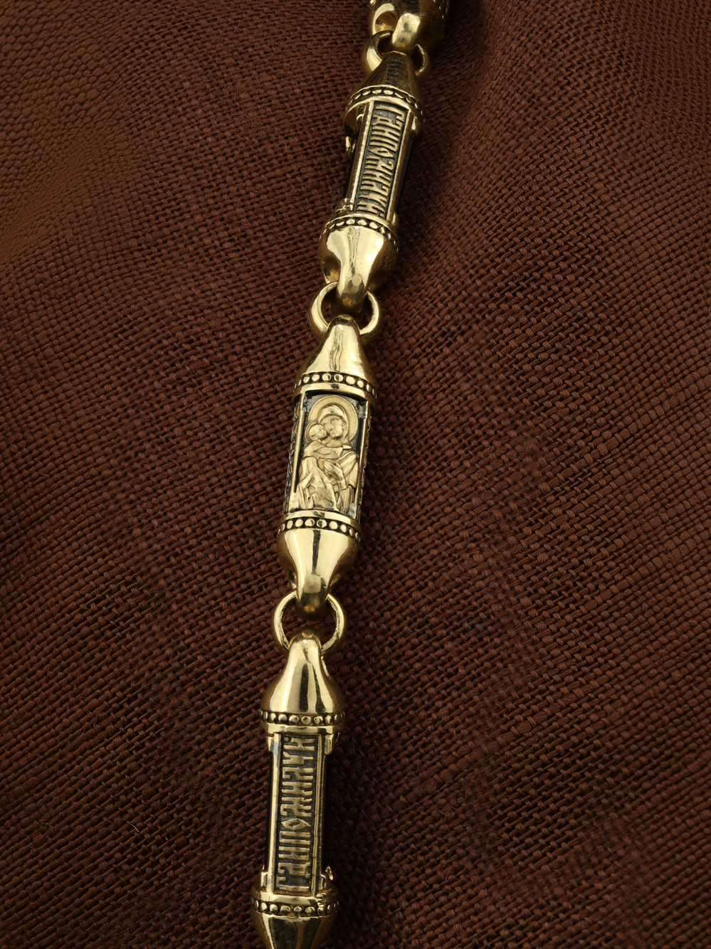 Шнурок кожаный из лимонного золота c кожаным шнурком и ониксом