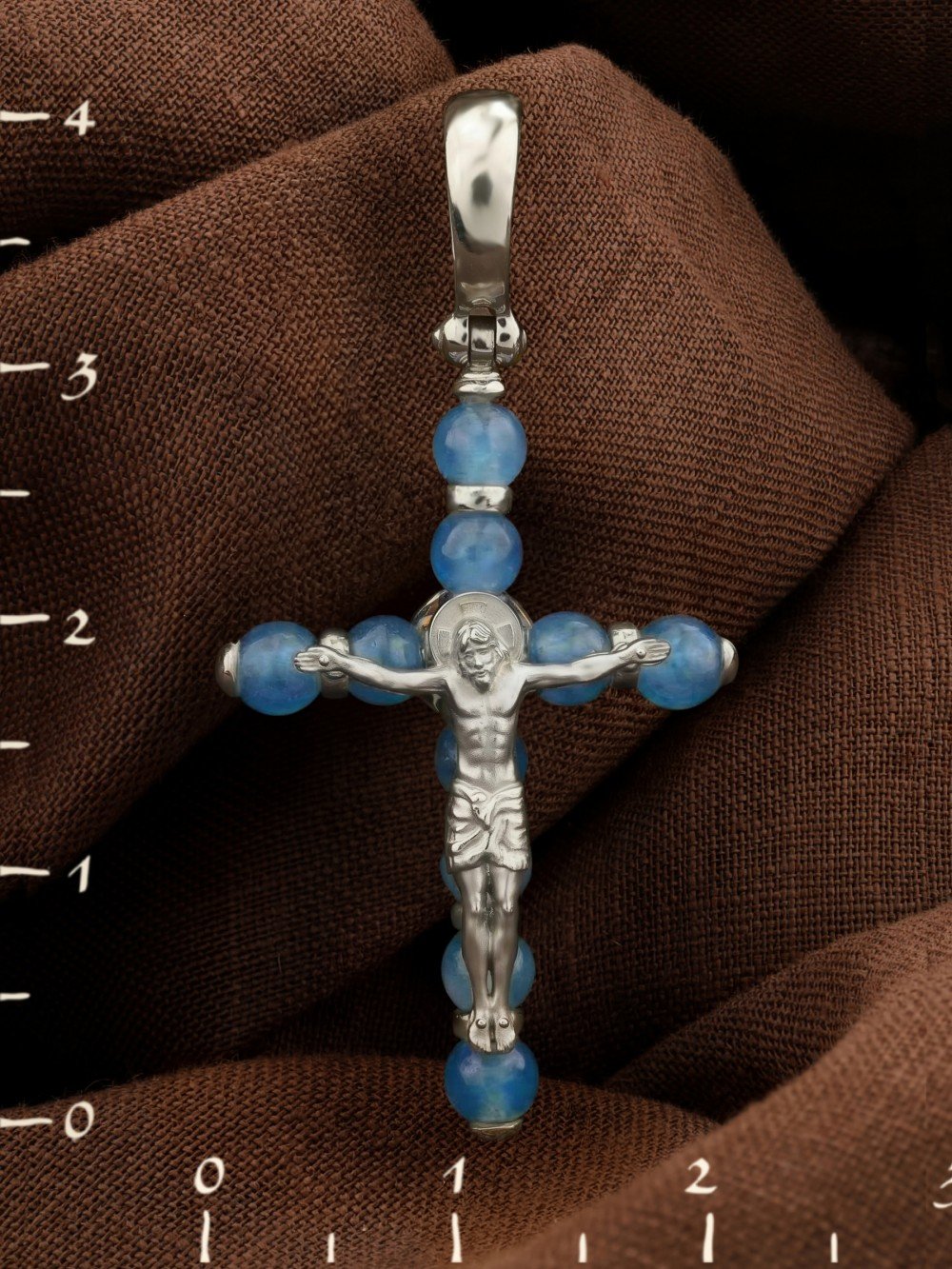 Крест из белого золота c жадеитом