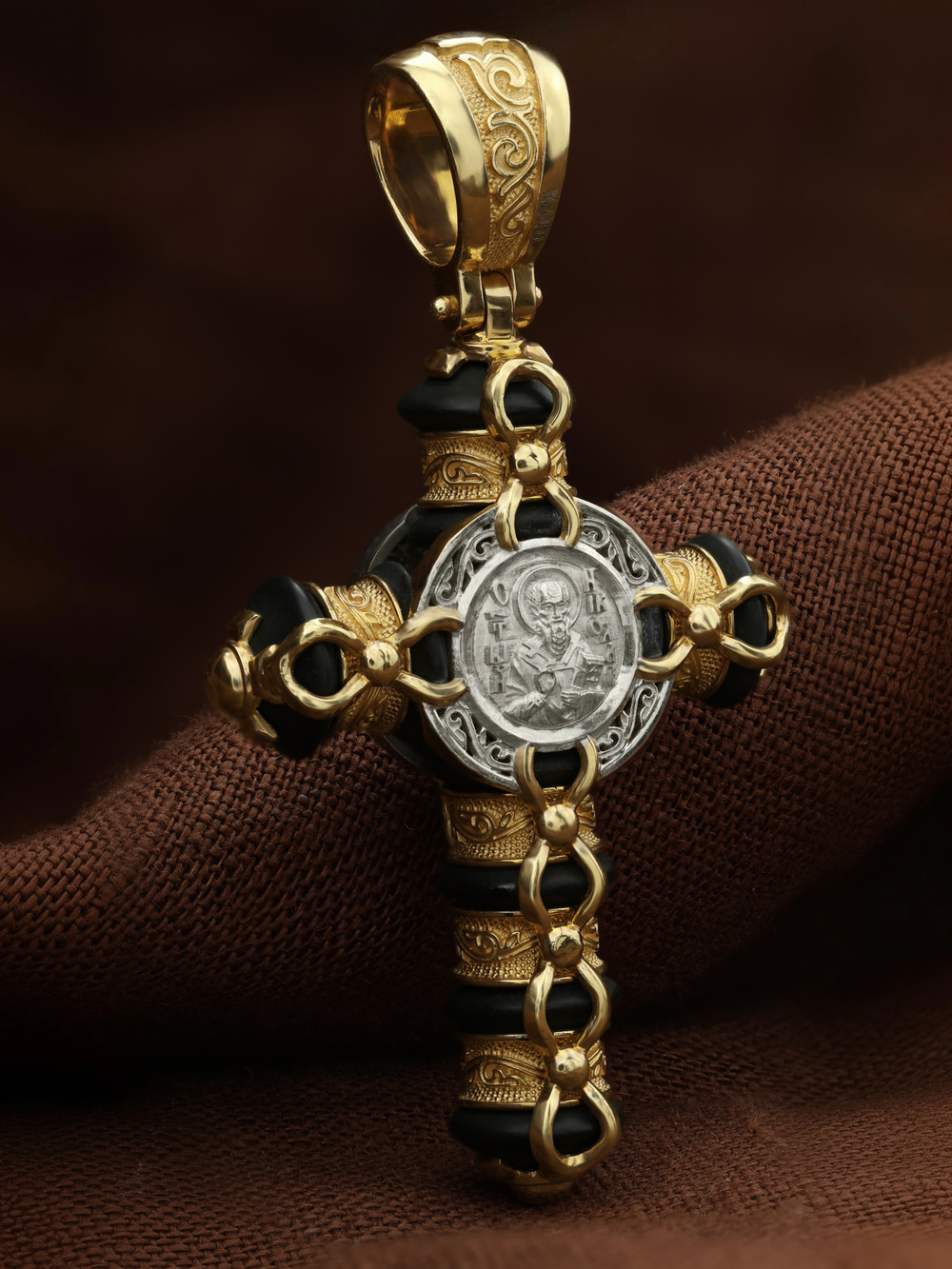 Крест из лимонного золота c ониксом