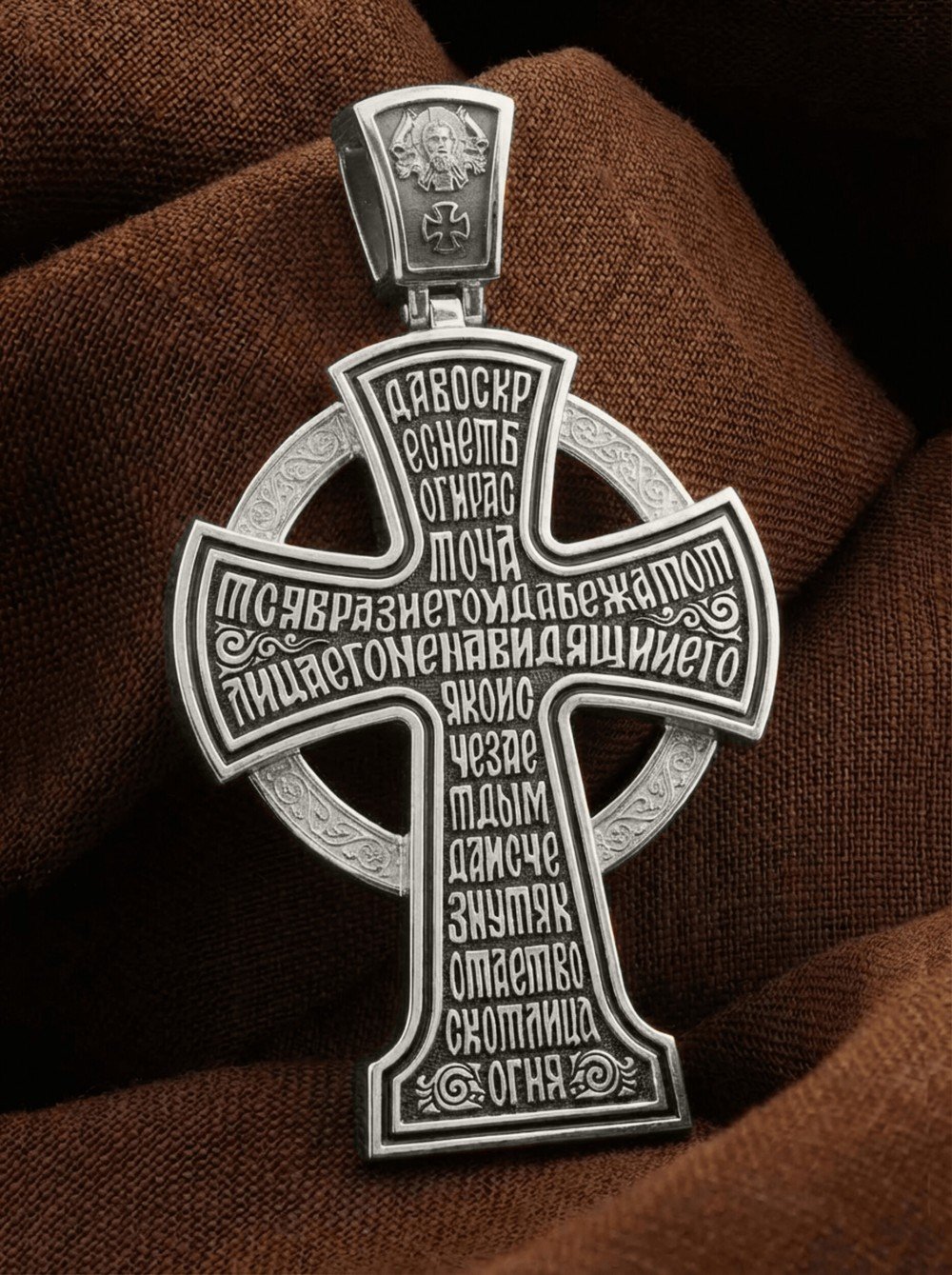 Крест из белого золота c эмалью и бриллиантами