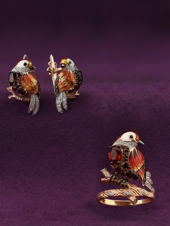 Серьги из золота c эмаль , фианитом и гранатом