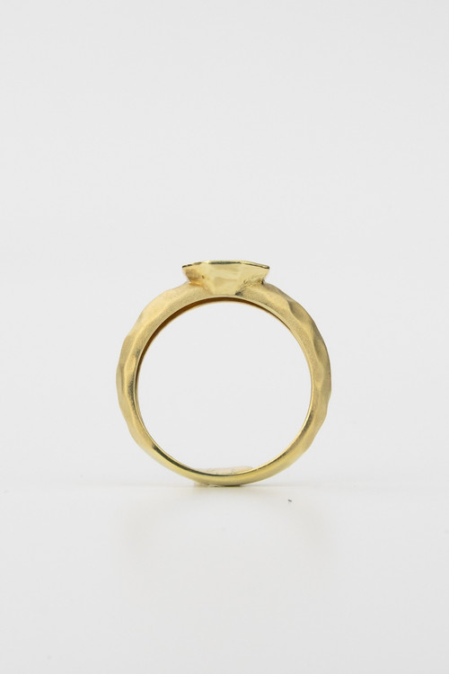 Кольцо из зелёного золота