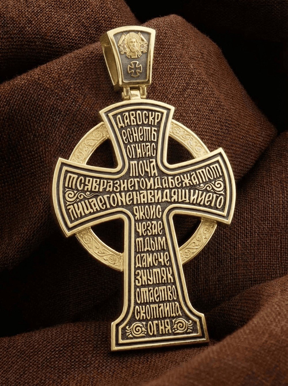 Крест из лимонного золота c эмалью и бриллиантами