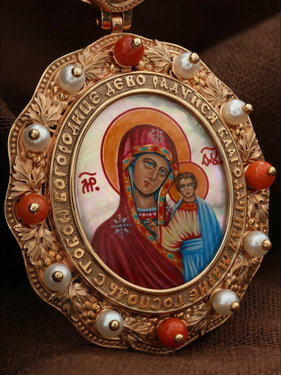 Образок из золота c эмаль , жемчугом, кораллом и перламутром