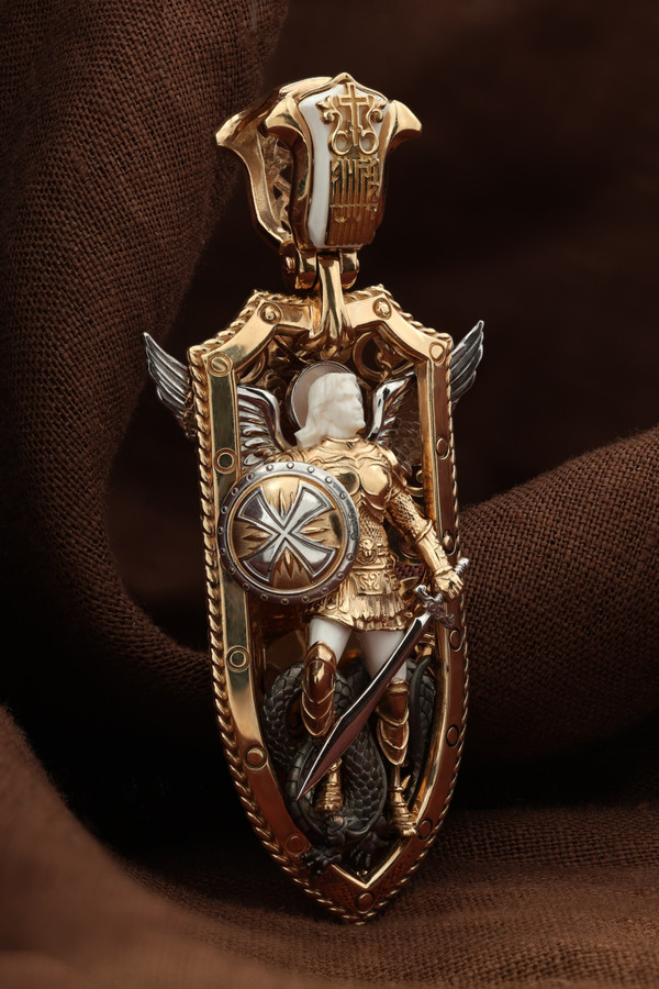 Образок из золота c эмаль и бивнем мамонта