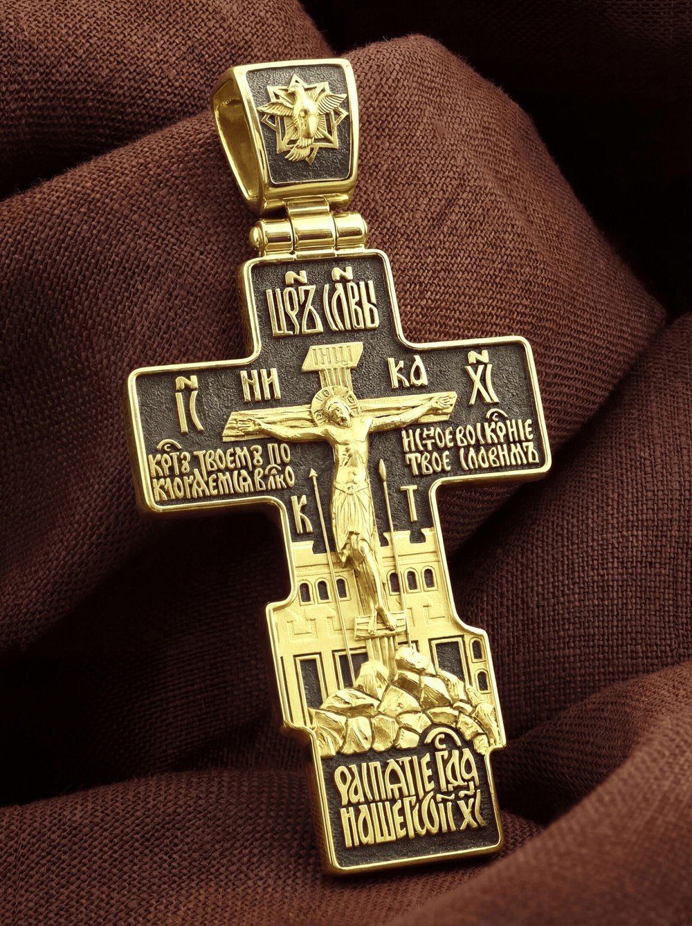 Крест из лимонного золота