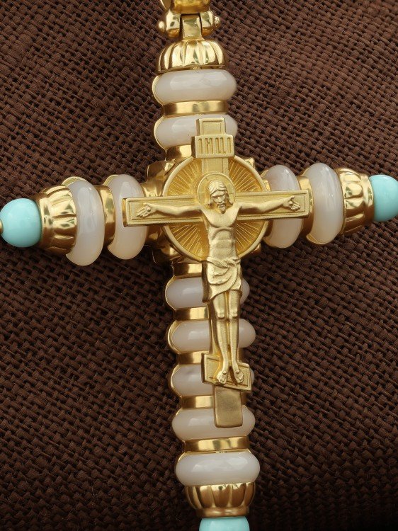 Крест из лимонного золота c бирюзой и кахолонгом