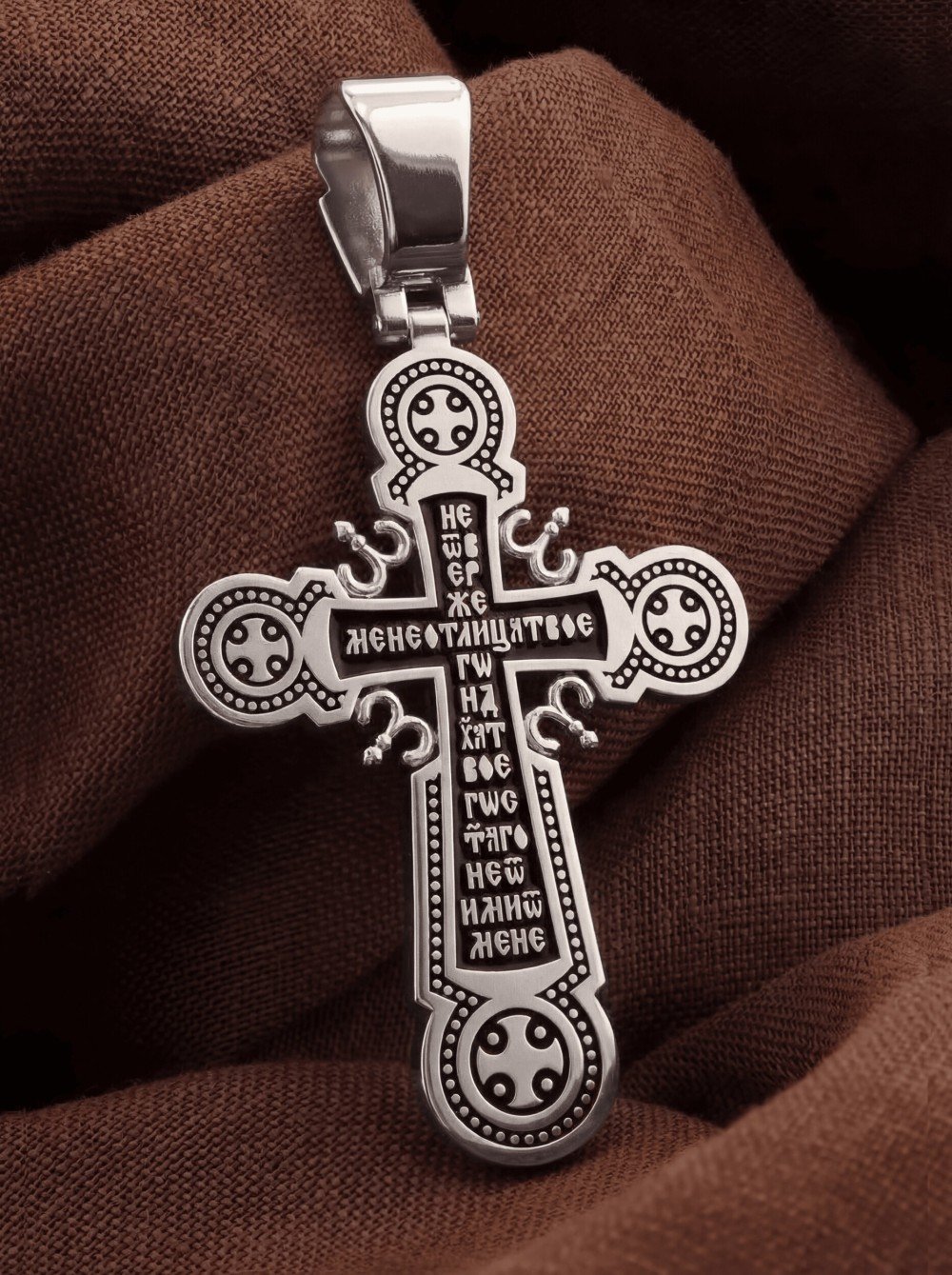 Крест из белого золота c эмалью