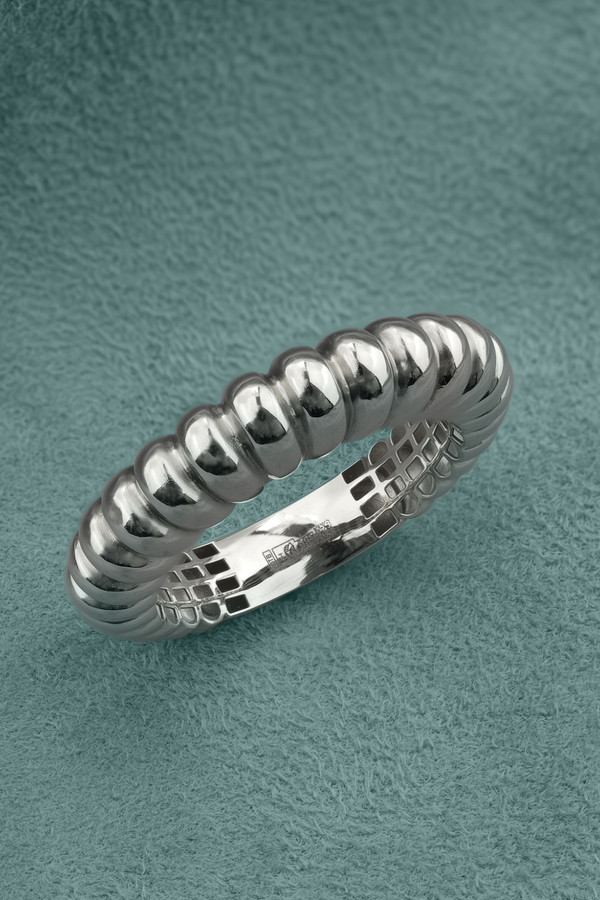 Кольцо из белого золота