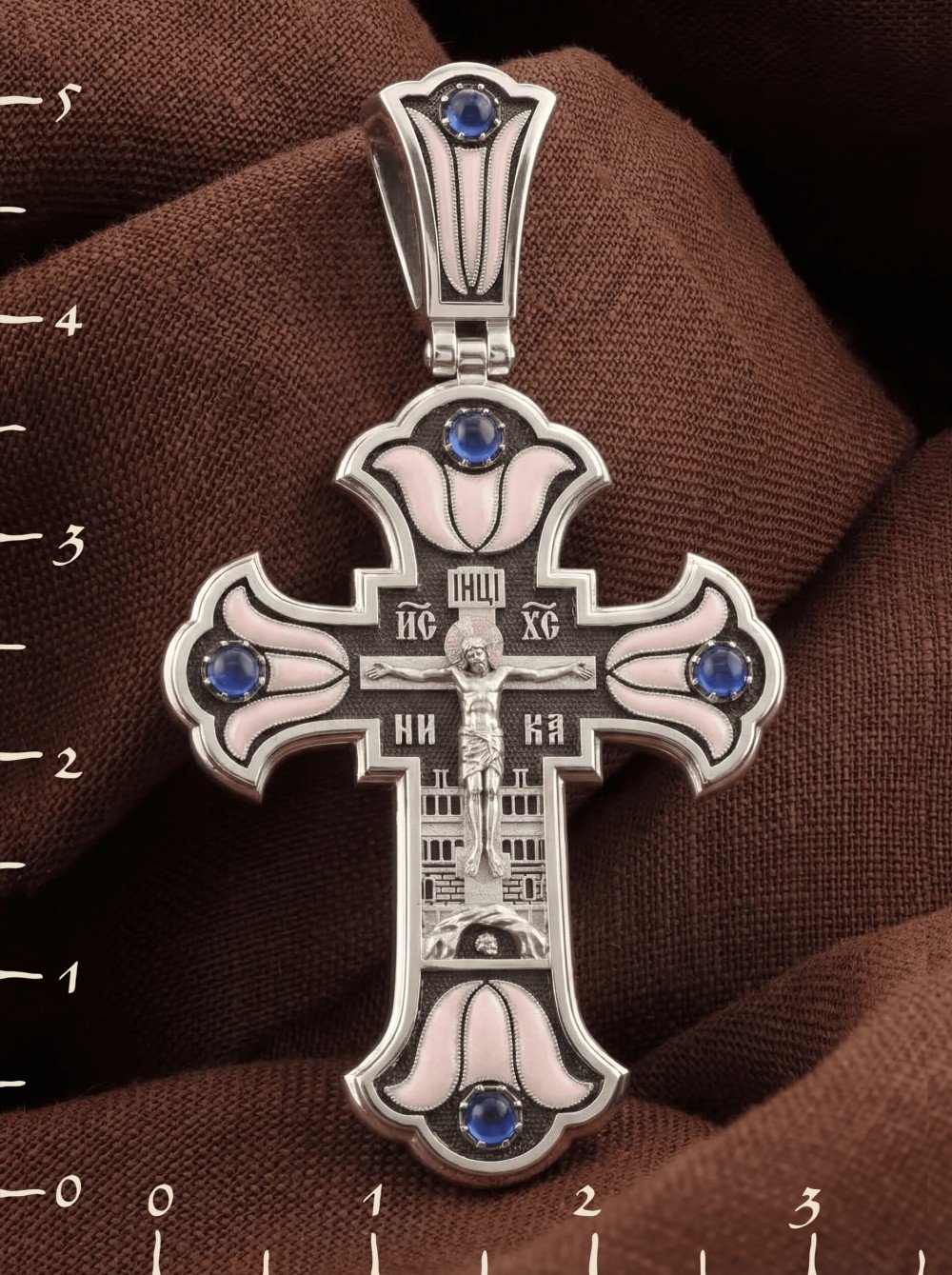 Крест из белого золота c эмаль и сапфиром