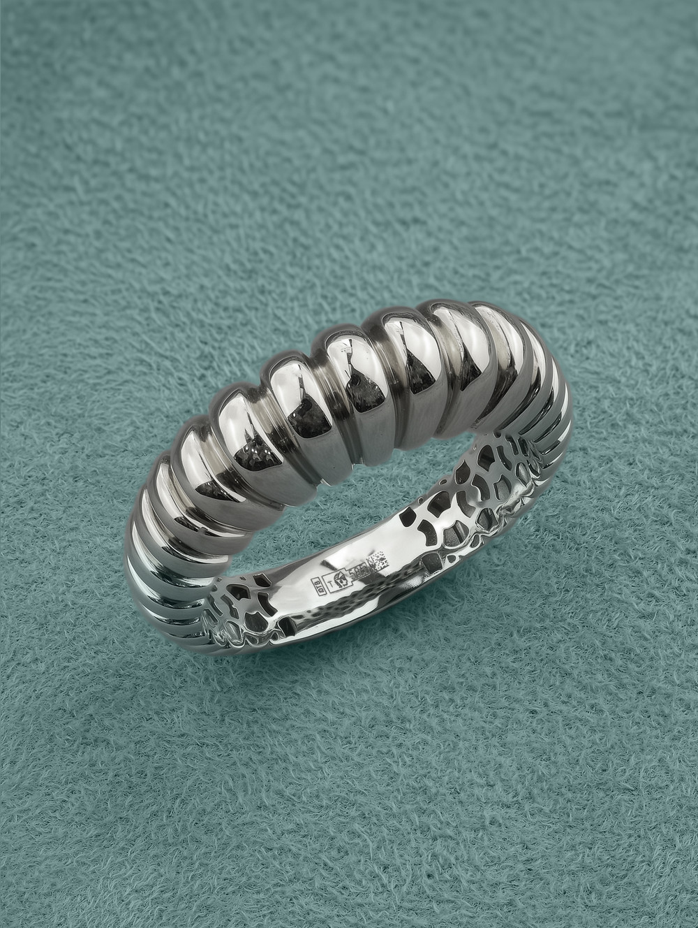 Кольцо из белого золота