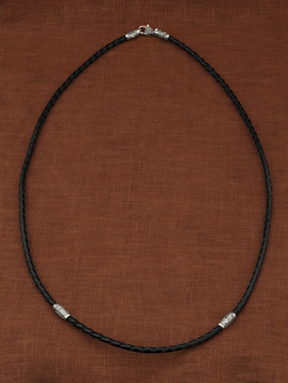 Гайтан из белого золота c кожаным шнурком