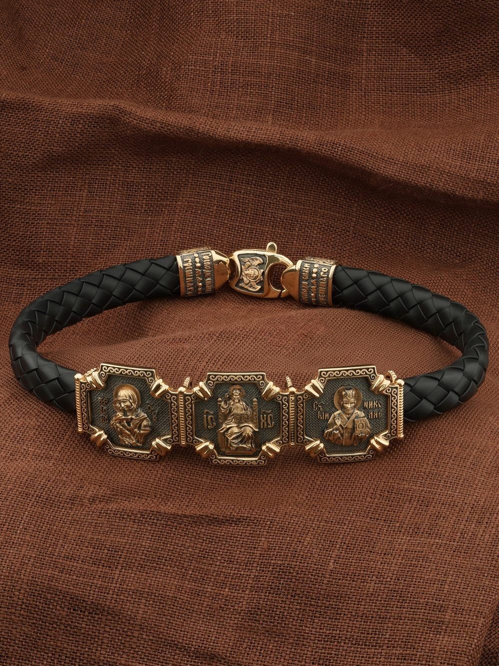 Браслет из золота c шнурком