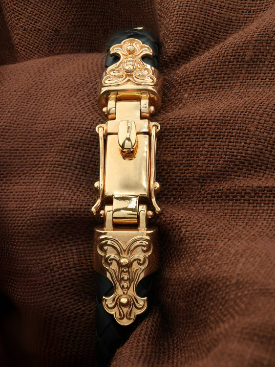 Браслет из золота c шнурком и ониксом