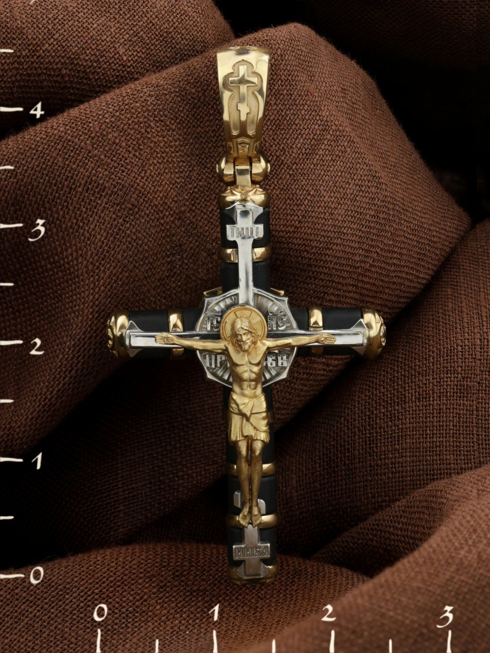 Крест из лимонного золота c ониксом