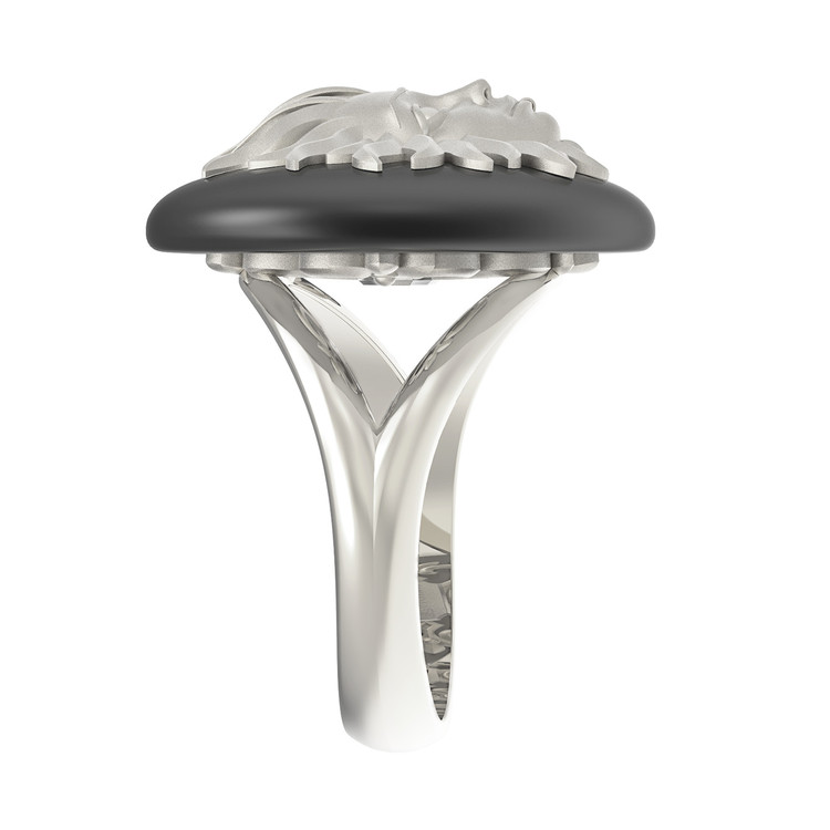 Кольцо из белого золота c ониксом