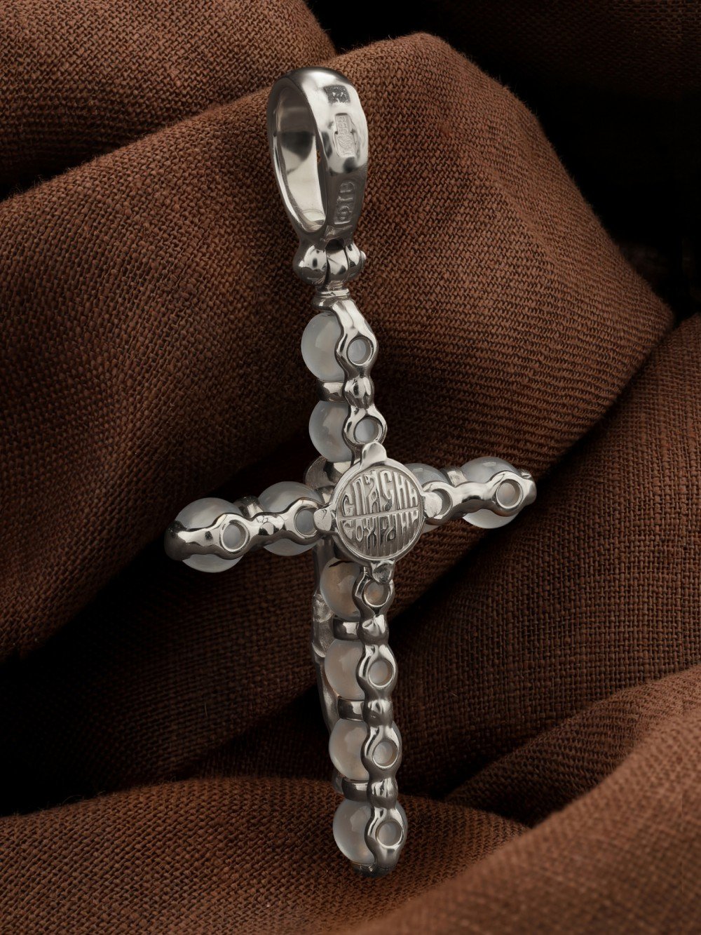 Крест из белого золота c агатом