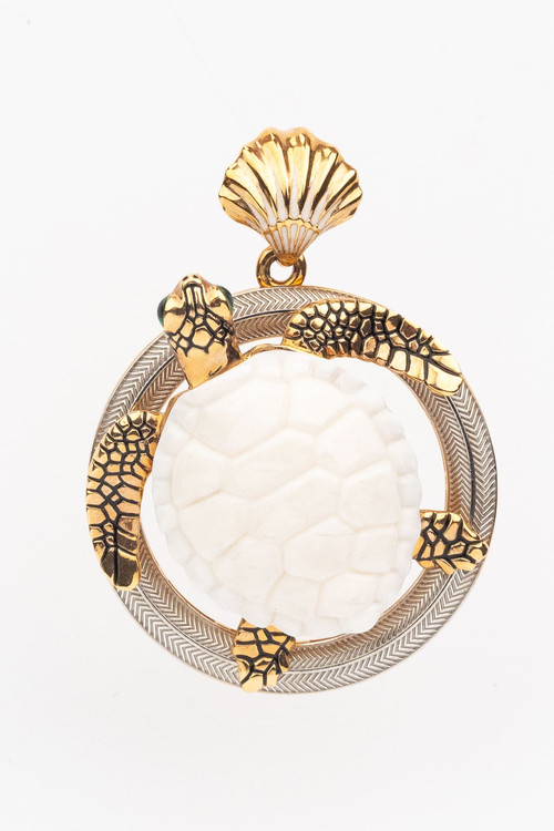 Подвеска из золота c эмаль и бивнем мамонта