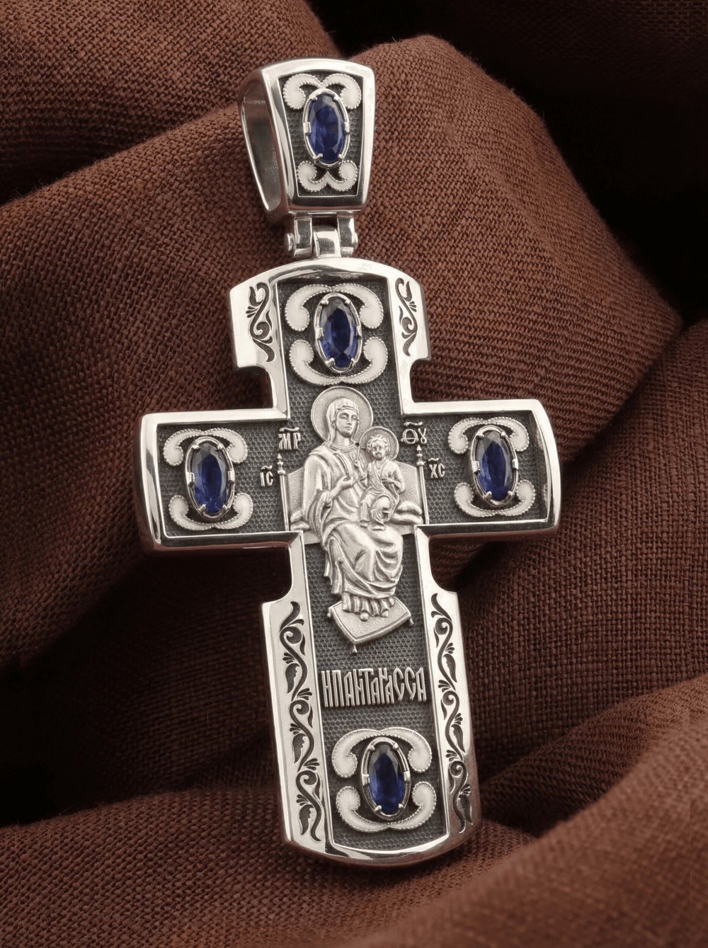 Крест из белого золота c эмалью и сапфиром