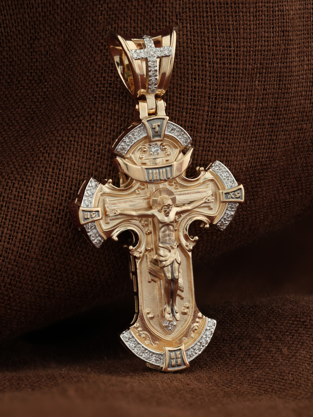 Крест из золота c бриллиантами